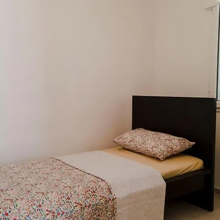 A Cozy Place, A Stone's Throw Away From The 博德鲁姆